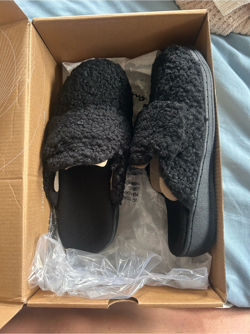 Vionic Black Sherpa Slides